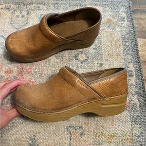 Professional Honey Distressed Clogs